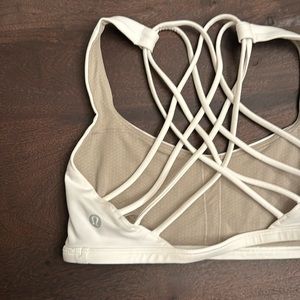 Lulu Lemon sports bra like new size 4